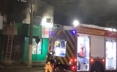 Incêndio atinge supermercado em Sangão