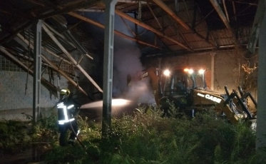 Incêndio atinge complexo de galpões em Tubarão