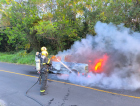 Carro pega fogo em Criciúma