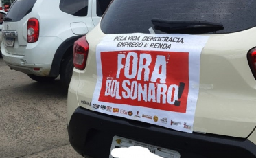 Manifestantes fazem carreata contra Bolsonaro em Criciúma