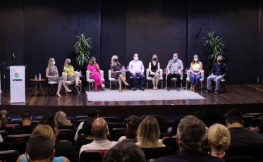 Professores da Unesc participam de debate em torno da inovação curricular e pedagógica