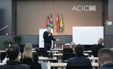 Preparação para a tomada de decisão é abordada em evento na Acic