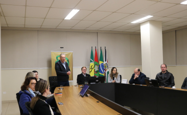 Reajuste tarifário do gás natural é detalhado aos diretores da Acic