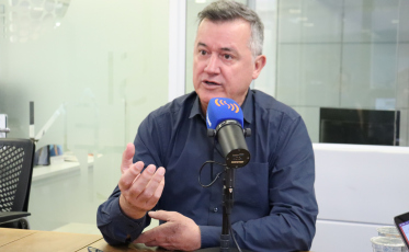 Ricardo Fabris solicita revisão da taxa de esgoto da Casan na presença de Jorginho Mello