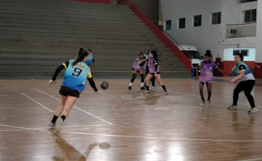 Equipe feminina adulta de Criciúma prepara-se para a Liga Nacional de Handebol (VÍDEOS)