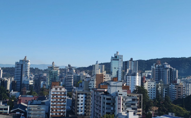 [Áudio] Tempo firme e elevação da temperatura para esta terça-feira