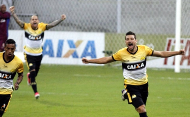 Criciúma vence o Náutico e se aproxima do G4