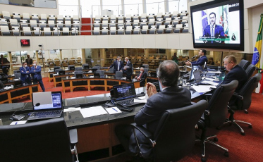 Deputados criticam lockdown