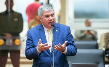 Sul de SC: “apenas oito das 141 escolas públicas tem o status de regular”, diz deputado Mário Motta