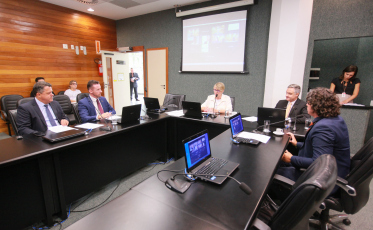 Para Luciane Carminatti, governo precisa 'entrar em campo' para defender Universidade Gratuita