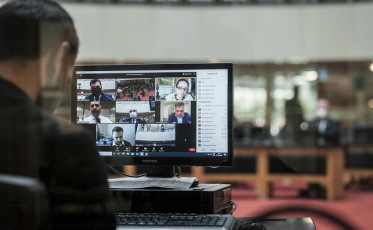 Moacir Pereira: tribunal misto, reeleição no Senado e volta das aulas