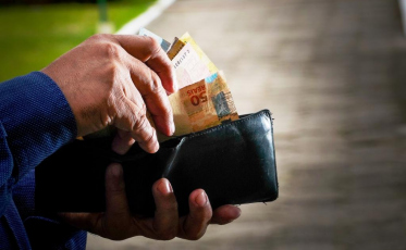 Projeto que reajusta o salário mínimo estadual chega à Assembleia