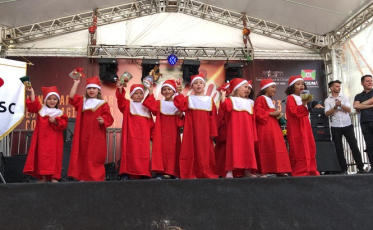 Programação cultural de Natal movimenta Praça Nereu Ramos
