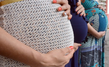 Gestantes e puérperas vacinadas com a primeira dose da AstraZeneca podem tomar segunda dose de outro fabricante