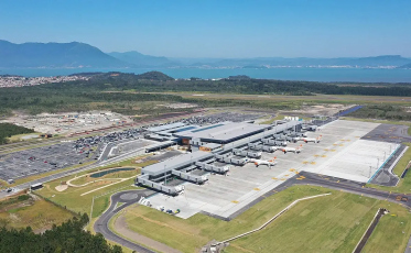Aeroporto de Florianópolis reabre após ficar 18 horas interditado