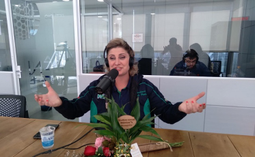 Daiane Saviato Vanderlinde: “Em tempos de distância, uma flor é um abraço”