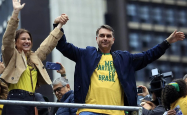 “Está decretado o fim da era do PT”, diz Flávio Bolsonaro após avançar ao segundo turno