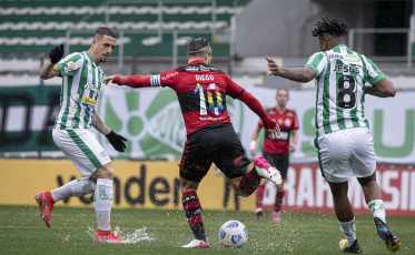 Marcelo D2 critica gramado e Juventude rebate: 