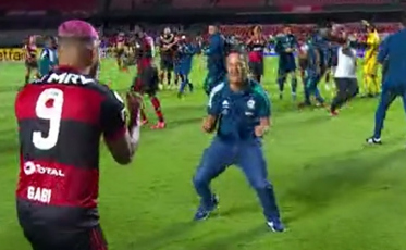 Flamengo perde para o São Paulo, mas conquista o bicampeonato Brasileiro