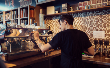 Bares e restaurantes calculam perda de 35% para o setor por causa das chuvas em Santa Catarina