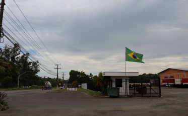 Fim do acampamento em frente ao 28°GAC de Criciúma    