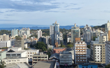 [Áudio] Quase 30°C e ventos fortes em Criciúma