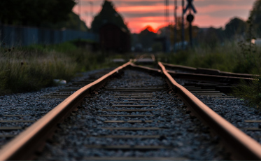 Atropelamento por trem deixa homem ferido em Criciúma; ferrovia se pronuncia