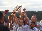 Comercial ergue a taça de campeão do Campeonato de Futebol de Criciúma