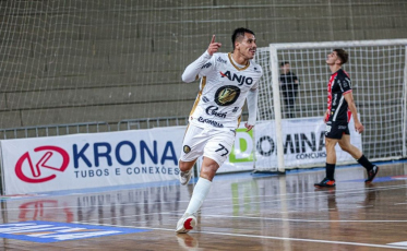 Eleito melhor pivô da Série Ouro, Saymon renova com o Criciúma Futsal