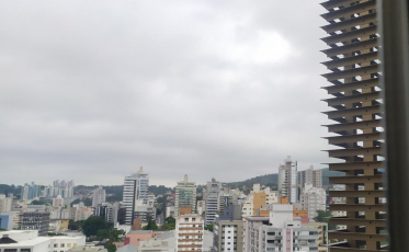 Quinta-feira com chuva à tarde em Criciúma e região