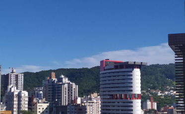 Quinta-feira com sol e temperatura elevada em Criciúma e região