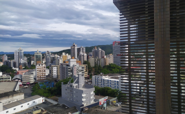 Terça-feira começa com nebulosidade, mas sol deve aparecer