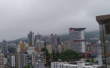 Sexta-feira com tempo nublado e possibilidade de chuva no período da tarde