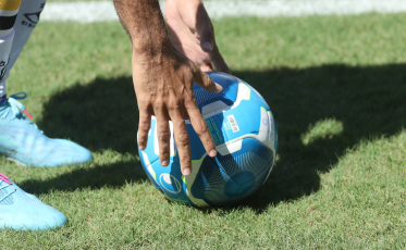 Trio do Paraná apita confronto entre Botafogo-SP x Criciúma