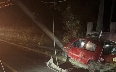 Motorista embriagado colide contra poste em Garopaba