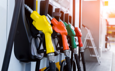 Subsídio da gasolina continua após disparada do petróleo, diz ministro