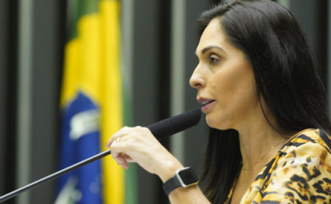 No Brasil, 24% das meninas deixam de ir a escola pela falta de absorvente, afirma deputada Geovania de Sá 