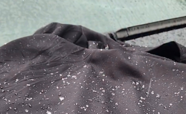 VÍDEO: Chuva congelada surpreende moradores e viraliza durante onda de frio em SC