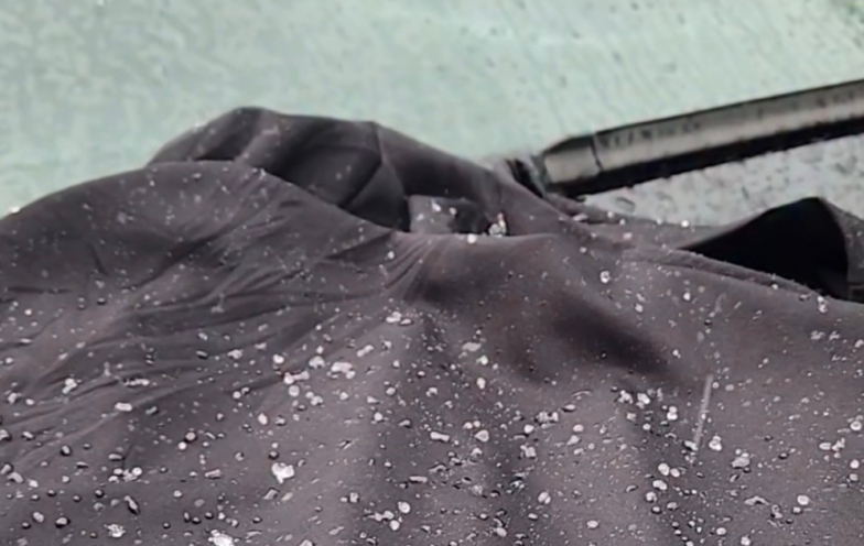 VÍDEO: Chuva congelada surpreende moradores e viraliza durante onda de frio em SC