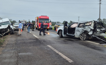 Van atinge carro parado na BR-101 e deixa motorista em estado grave em SC