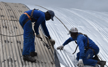 Ginásio de Siderópolis recebe manta que elimina infiltrações e reduz calor