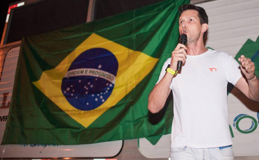 Gilson Marques, do Novo, diz que vai renunciar benefícios políticos