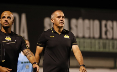 Eduardo Baptista vê boa atuação, mas cita 'vacilo' no gol sofrido