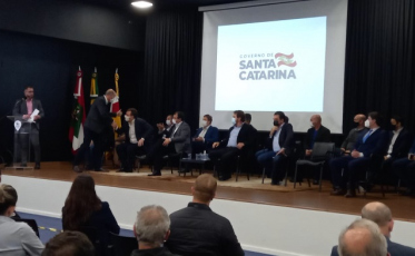 “Não tinha nem bebida no jantar”, brinca governador Moisés