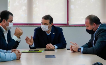 Carlos Moisés e deputado Minotto debatem conclusão da SC-442