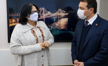 Moisés recepciona ministra Damares em Santa Catarina