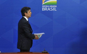 Coronavírus: ministro da Saúde reconhece agravamento da situação