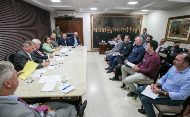 Estado apresenta proposta para reinserir leite longa vida na cesta básica