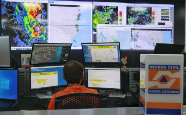 Estado monitora eventos meteorológicos e emite alertas para a população