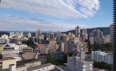 Quinta-feira com sol entre nuvens em Criciúma e região